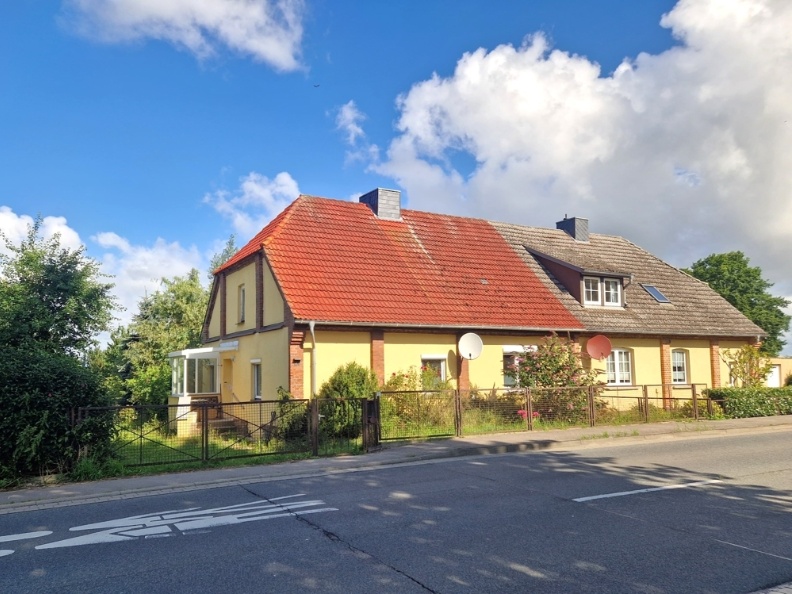 Straßenseitige Ansicht Straßenseitige Ansicht